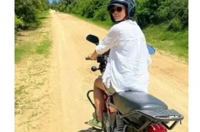 Tour de moto na ilha Mafia: Praias e vilarejos