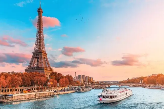 Paris day trip from Le Havre: Landmarks & Seine cruise