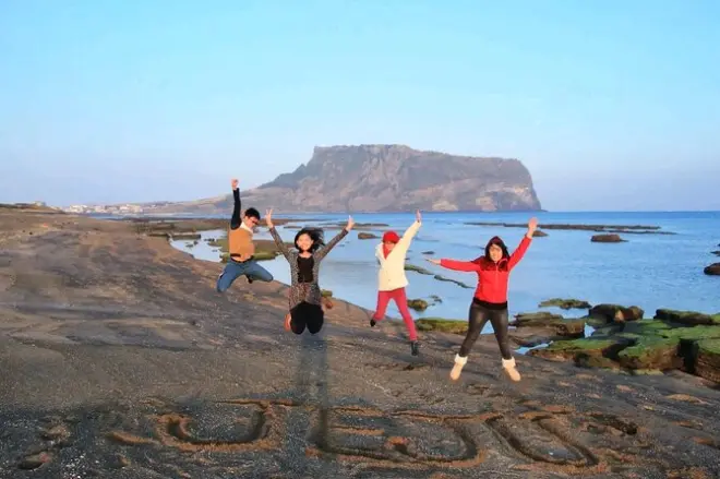 Jeju Insel Tour: Seongsan Gipfel, Haenyeo-Show, Volksdorf