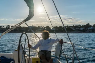 Sailing in Girona: 4-hour sailboat on the Costa Brava