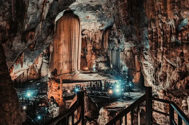 2-tägige Phong Nha Höhlentour: Paradise Cave, Dark Cave, Bootsfahrt