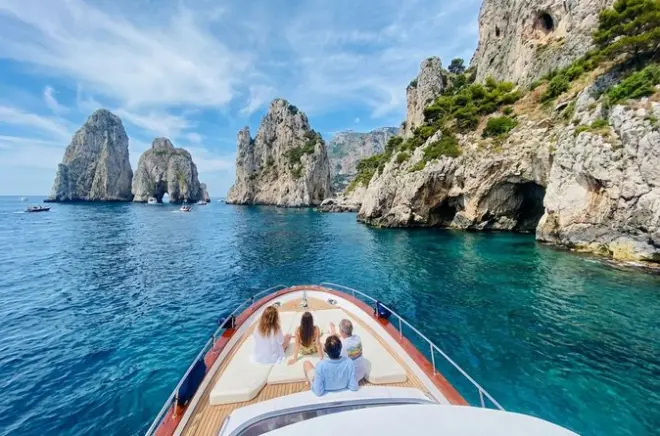 Snorkeling à Capri : Excursion en bateau avec Faraglioni et grottes
