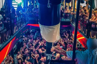 Excursion en bateau pirate à Kemer depuis Antalya : Baignade, déjeuner et foam party