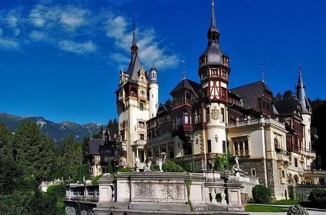Excursion d'une journée aux châteaux de Bran et Peles depuis Bucarest