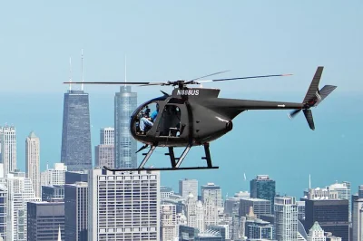 Vuela sobre el skyline de chicago con amigos y disfruta de vistas únicas de millennium park, navy pier y más. fotos incluidas, comentario en vivo y parking gratis.