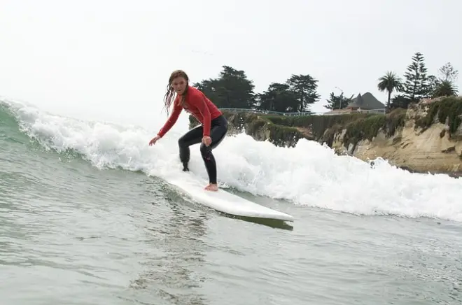 Surf débutant à Santa Cruz : Apprenez à dompter les vagues