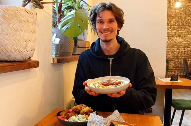 Bratislava Vegane Food Tour: Versteckte Lokale & Regionaler Wein