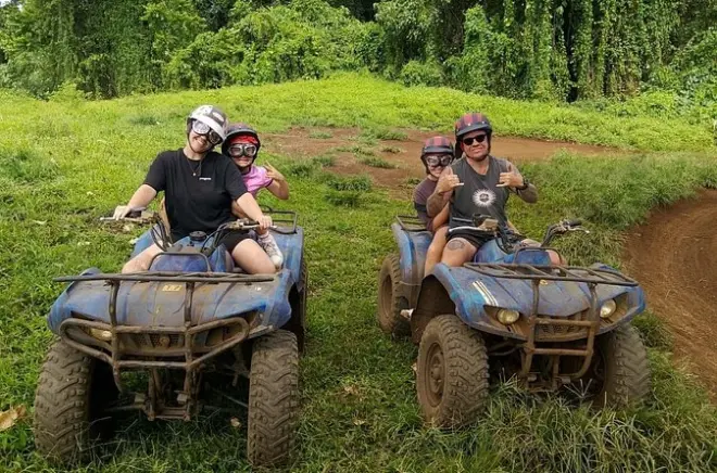ATV en Vanuatu: Senderos selváticos y baño en Blue Lagoon