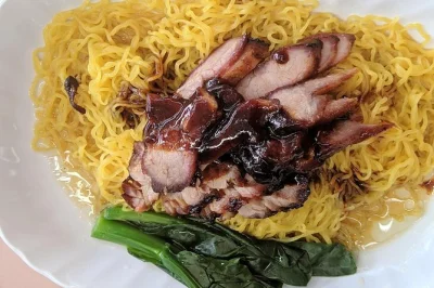 Discover singapore’s best street food on a guided tour. try chilli crab, moonlight hor fun, and local hawker favorites. small groups, authentic eats.