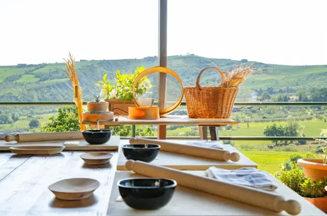 Clase de cocina en granja orgánica en el campo de San Marino