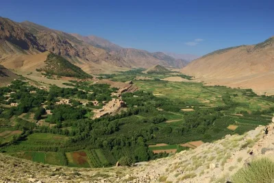 Randonnée de 7 jours dans l’atlas, de marrakech à aït bouguemez, sommet du m’goun, vallée d’oulilimte et cascades d’ouzoud. trek guidé avec mules et soutien local.