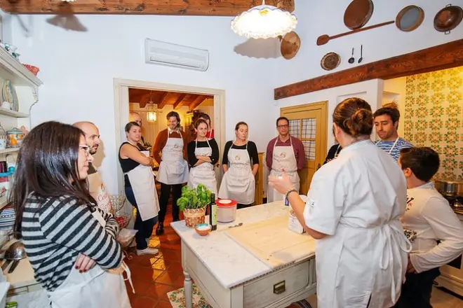Lucca Markt-Tour & Kochkurs bei einer Cesarina zu Hause