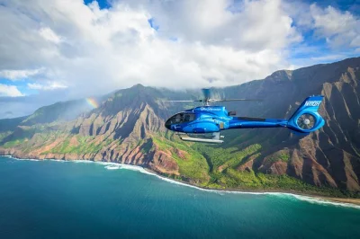 Entdecke kauais na pali küste, waimea canyon und die jurassic park wasserfälle bei einem helikopterflug mit komfortsitzen, geräuschunterdrückung und erfahrenem lokalen piloten.