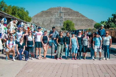 Descubre la energía ancestral de teotihuacan, visita la basílica de guadalupe y recorre tlatelolco con guía local. incluye transporte, entradas y degustación de tequila.