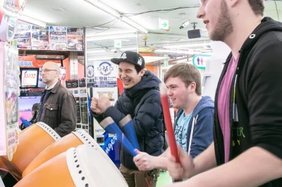 Explore o mundo do anime em akihabara com um guia local otaku, jogue games retrô, visite um maid cafe único e aproveite um drink de boas-vindas. inclui traslado.