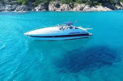 Pershing 40 privé dans le golfe du Saint Tropez