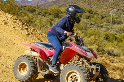 Vivi l’emozione del corso atv e poi esplora il deserto sonorano vicino a phoenix con guida locale e tutta l’attrezzatura di sicurezza inclusa. gruppi piccoli, avventura autentica.