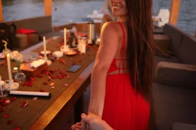 Explore as pirâmides de gizé, encare a esfinge e navegue pelo nilo em felucca privada com almoço incluso. transporte do hotel e guia egiptólogo garantidos.