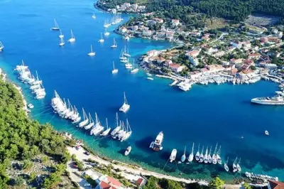 Tour em Kefalonia para grupo pequeno: Praia Myrtos, cavernas e vinho