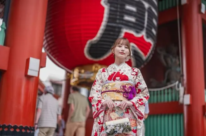 Noleggio kimono ad Asakusa: Vestiti e scopri lo stile tradizionale