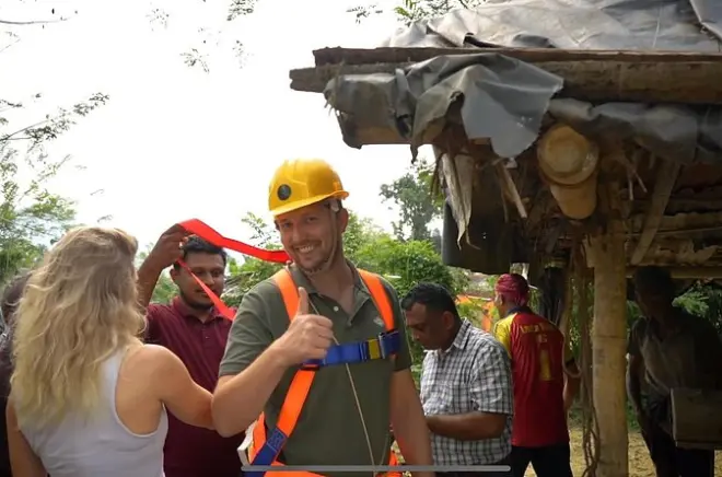 Gem Mining Tour Sri Lanka: Ratnapura Market & Mining Site