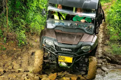 Balade en quad et à cheval à Fundación Loros près de Cartagena