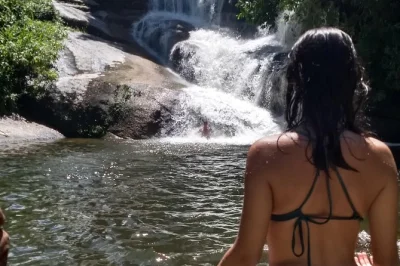 Laissez-vous surprendre par la forêt atlantique lors d’une excursion 4x4 à paraty, avec dégustation de cachaça, déjeuner au pied de la cascade tarzan et guide local. transfert inclus.