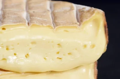 Tour privado de queijos e vinhos no yarra valley para duas pessoas. inclui transporte de luxo, degustações artesanais, almoço de 3 pratos no domaine chandon e experiência exclusiva de champagne.