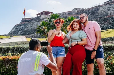 Descubre cartagena con un tour guiado al castillo san felipe, vistas panorámicas desde el convento de la popa y paradas para fotos en la ciudad. entradas incluidas.