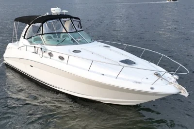 Abfahrt vom bahia mar für eine private yacht-tour in fort lauderdale, vorbei an mega-yachten, stopps an sandbänken und entspanntem essen am wasser. flexible zeiten, kapitän inklusive.