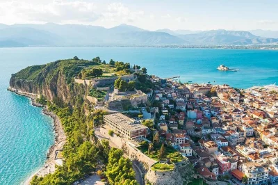 Erlebe einen privaten tagesausflug von athen nach nafplio, probiere nemea-weine in einer lokalen kellerei, schlendere durch die altstadt und besuche den kanal von korinth. komfortabler transport im me