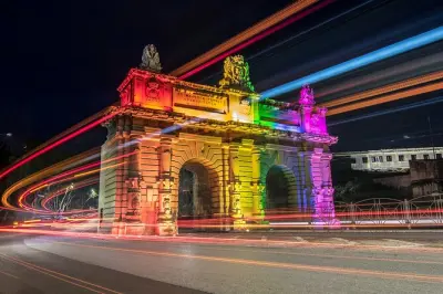 Mdina la nuit : Rues éclairées et front de mer à Valletta