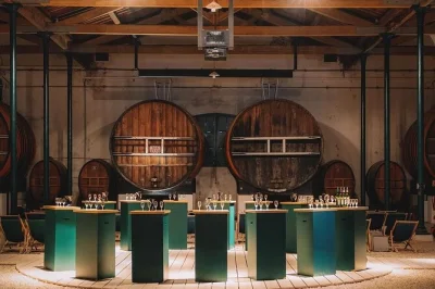 Découvrez les caves historiques de maison noilly prat à marseillan avec visite guidée, dégustations de vermouth et vins, et anecdotes locales—audio guide et experts inclus.