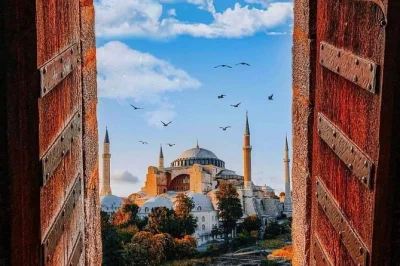 Step into istanbul’s old city with a private guide, skip long lines at hagia sophia & topkapi palace, and wander the grand bazaar. includes city center pickup.