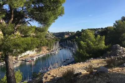 Port Miou Cassis : Promenade matinale dans la calanque