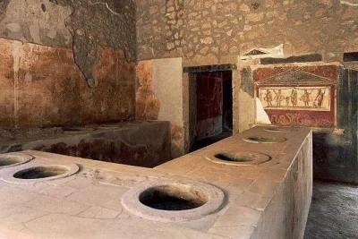 Visite matinale de pompéi avec entrée coupe-file. petit groupe, guide expert, découvrez le forum, les moulages, le quartier rouge et le théâtre en moins de 2 heures.