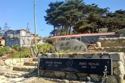 Côte pacifique : Maison de neruda, plages et village de pêcheurs