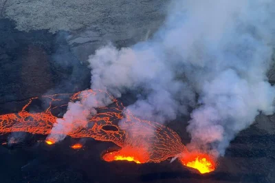 Découvrez la puissance brute de l’islande depuis les airs lors d’un survol en hélicoptère de la zone d’éruption volcanique de la péninsule de reykjanes, avec vues panoramiques et petits gro