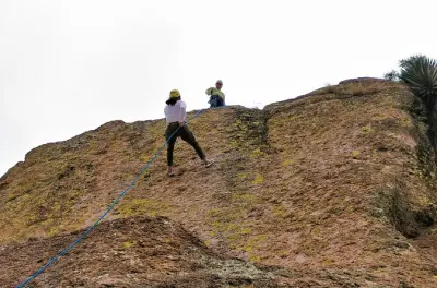 Rappel em Guanajuato: Desça paredes naturais com um guia