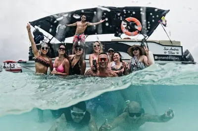 Private San Andrés Bay Tour: 7 Colors snorkel and floating mat