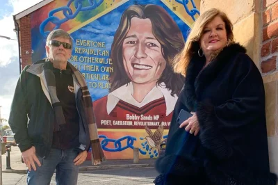 Explore belfast em um tour privado de black cab — visite o peace wall, as ruas falls e shankill e ouça relatos reais de quem viveu os troubles. inclui traslado.