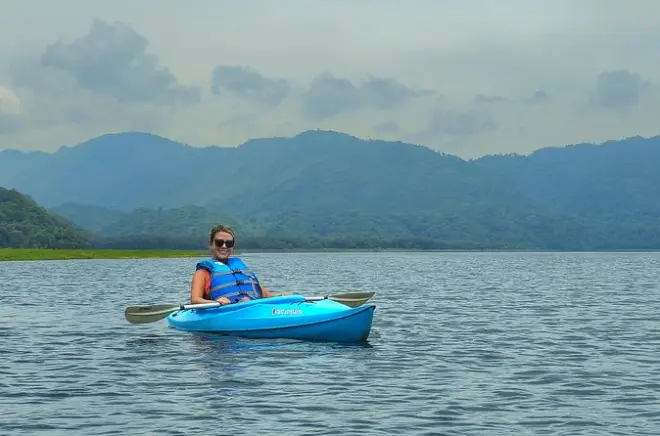 Yojoa-See ab San Pedro Sula: Kajak, Höhlen und Wasserfälle erkunden