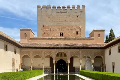 Tour privato all'Alhambra da Almeria con trasporto e guida ufficiale