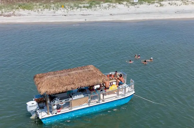 Tour in barca tiki di 2 ore a Folly Beach: Delfini e isole barriera
