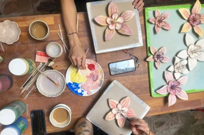 Vivi un laboratorio di ceramica a barcellona nel cuore di poble-sec: dipingi o scolpisci con artisti locali, gruppo ristretto e materiali inclusi. prenota ora!
