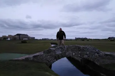 St Andrews Golfplatz mit Whisky-Destillerie & Fish & Chips