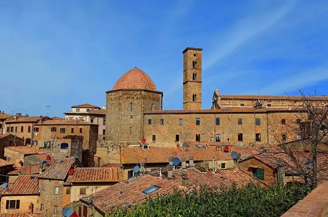 Degustação privada de vinhos em Volterra e San Gimignano desde Siena