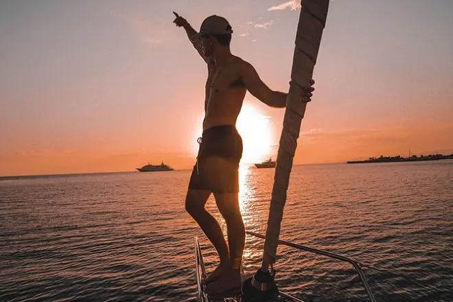 Sunset cruise Mykonos: Rhenia & Little Venice with wine
