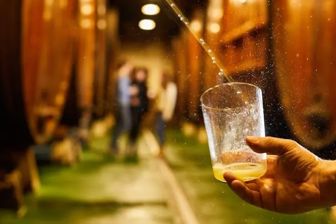 Astigarraga Apfelwein-Tour: Txotx-Ritual & Mahlzeit