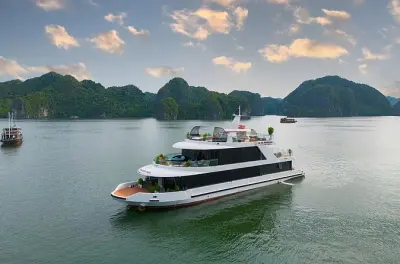 Lan Ha Bay day cruise from Cat Ba: Kayaking and swimming